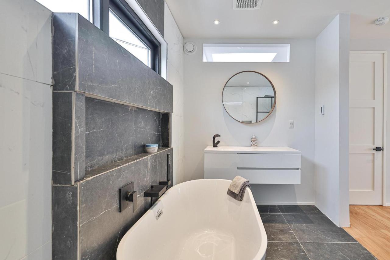 New Modern 1400 Sq Ft Coach House Near Everything Toronto Luaran gambar