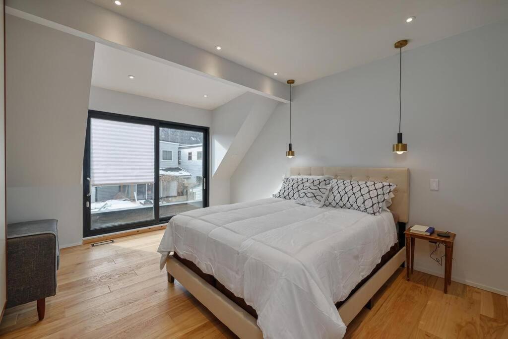 New Modern 1400 Sq Ft Coach House Near Everything Toronto Luaran gambar