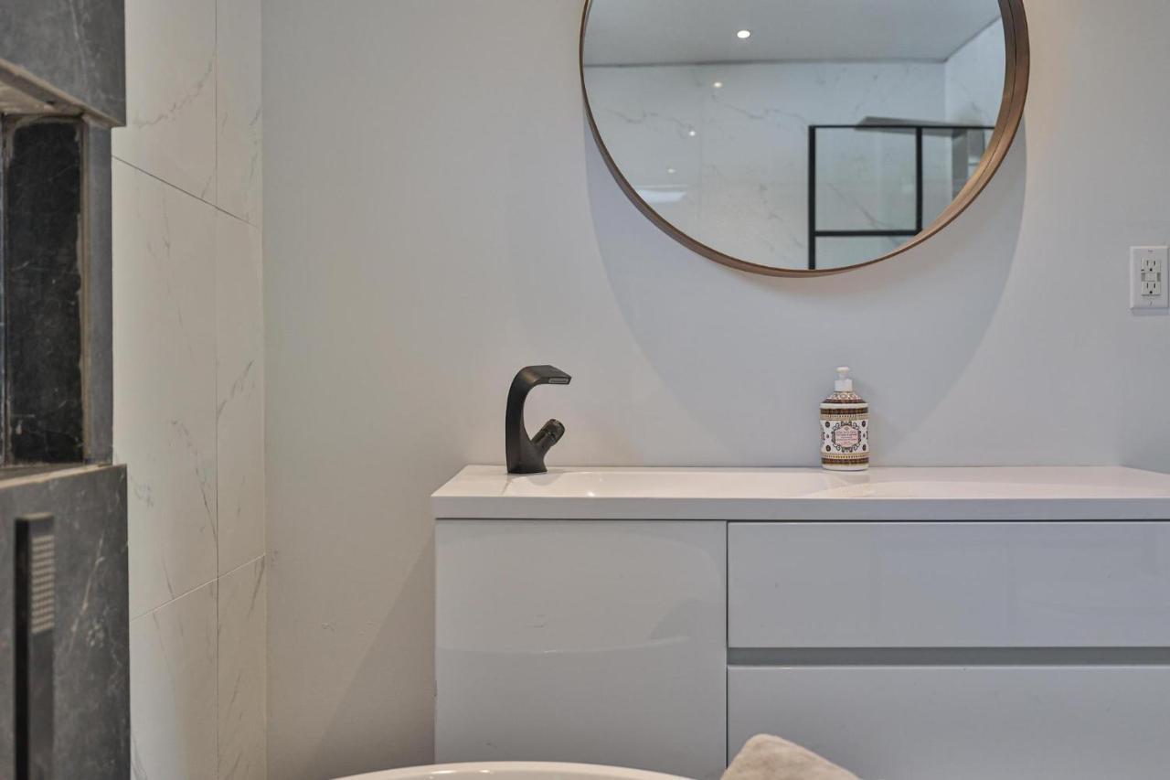 New Modern 1400 Sq Ft Coach House Near Everything Toronto Luaran gambar
