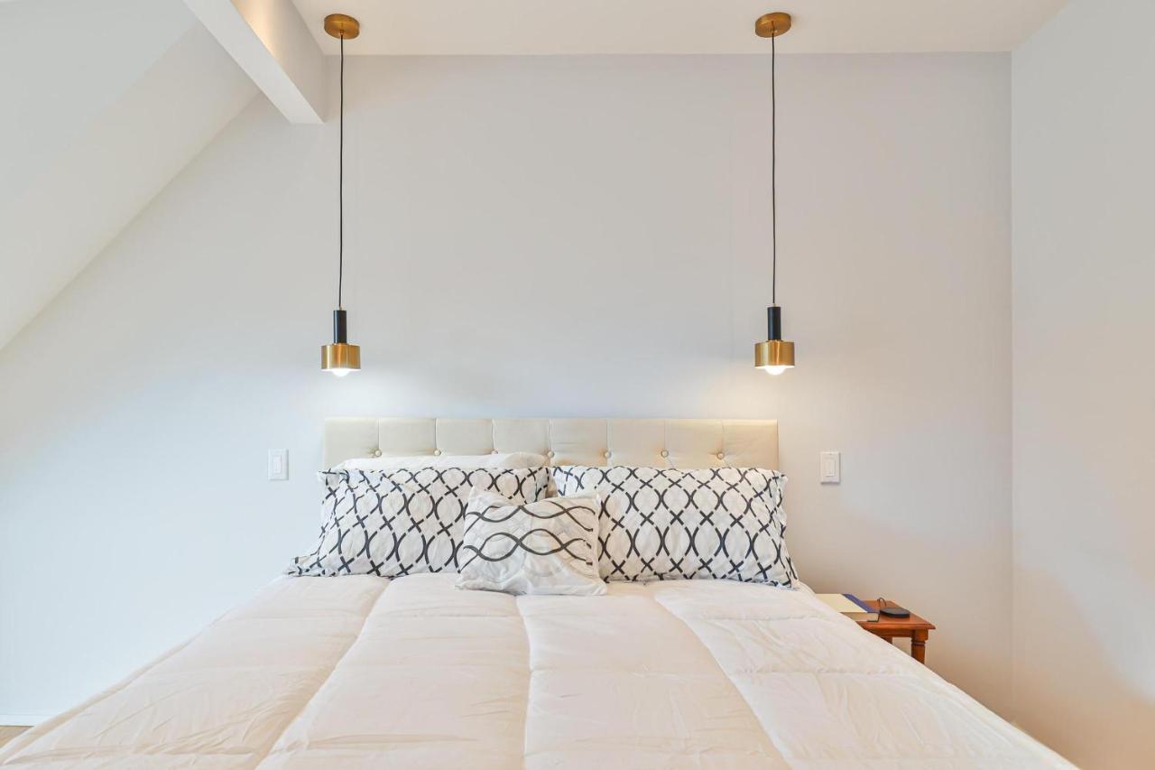 New Modern 1400 Sq Ft Coach House Near Everything Toronto Luaran gambar