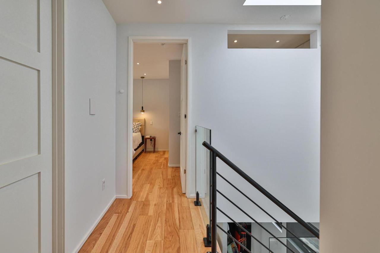 New Modern 1400 Sq Ft Coach House Near Everything Toronto Luaran gambar